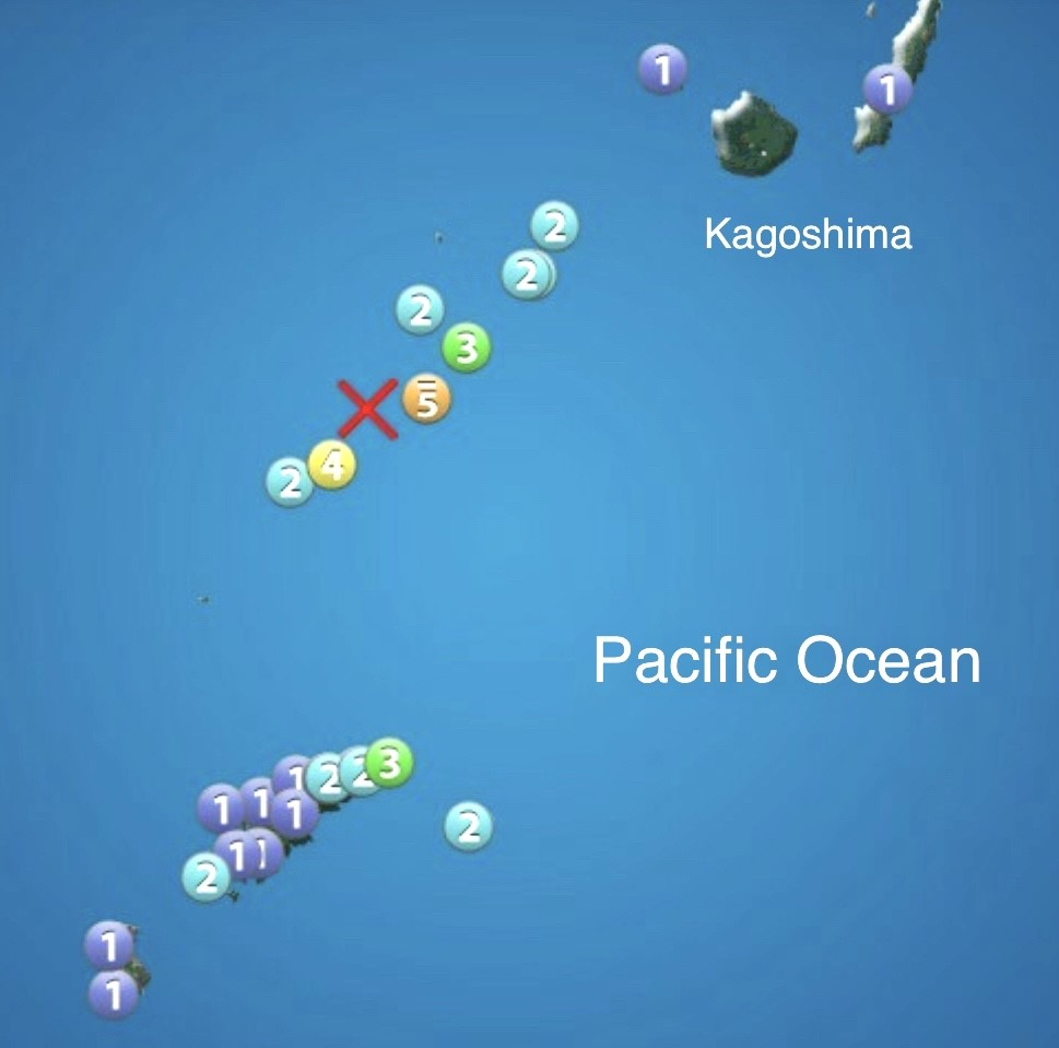 The quake's epicenter was near the Tokara Islands, at a depth of about 20km, with a magnitude estimated to be 6. (Weather Agency)
