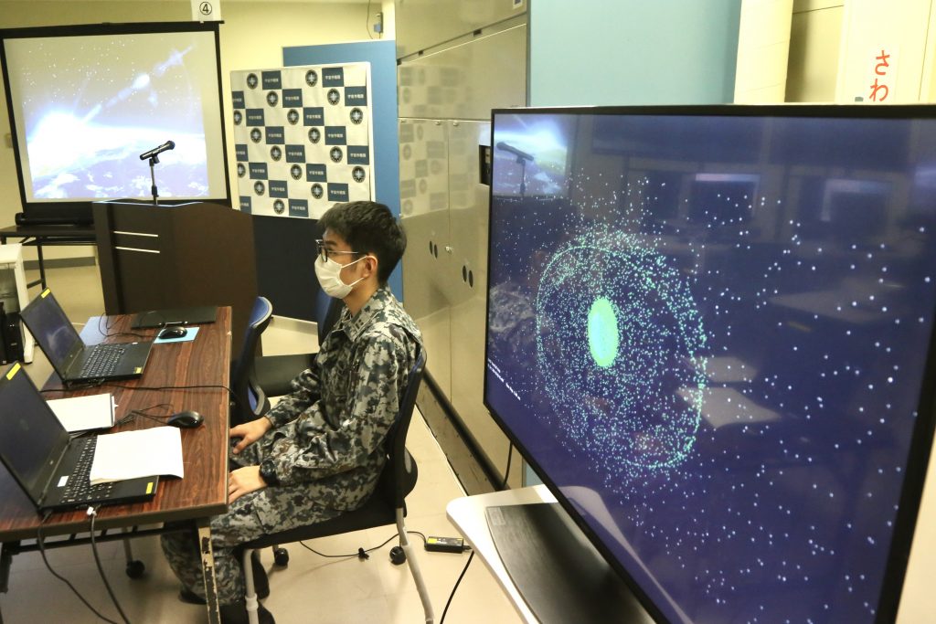 Space Operations squadron at Fuchu military airbase conducts a test and a simulation to identify and isolate space debris. (ANJ / Pierre Boutier) 