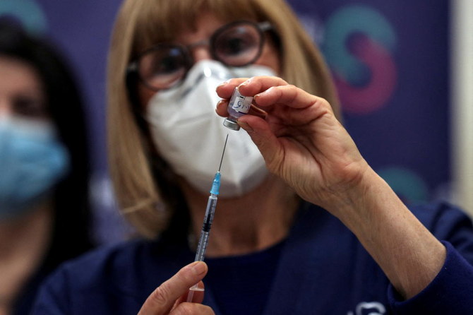 A nurse prepares a fourth dose of coronavirus disease (COVID-19) vaccine as part of a trial in Israel, at Sheba Medical Center in Ramat Gan, Israel December 27, 2021. (File/Reuters)