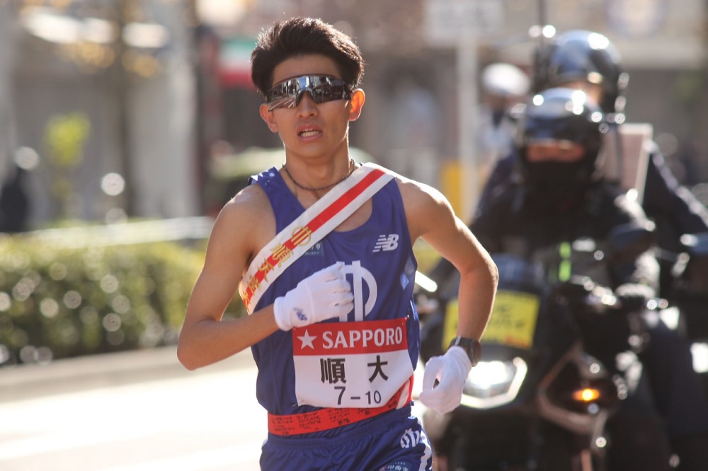 The Hakone Ekiden relay race is run over two days and takes place in cool, winter weather. (ANJ/Pierre Boutier)