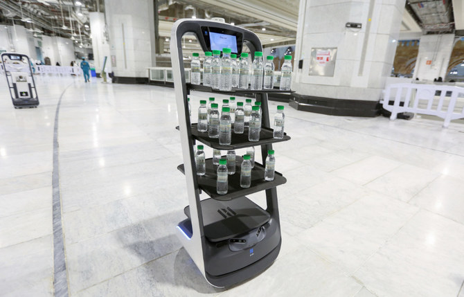 The robot will be able to distribute 30 bottles per round, with each round lasting for 10 minutes. (SPA)