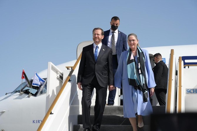 Israeli President Isaac Herzog arrives in the UAE for the first time. (Amos Ben-Gershom/ GPO)