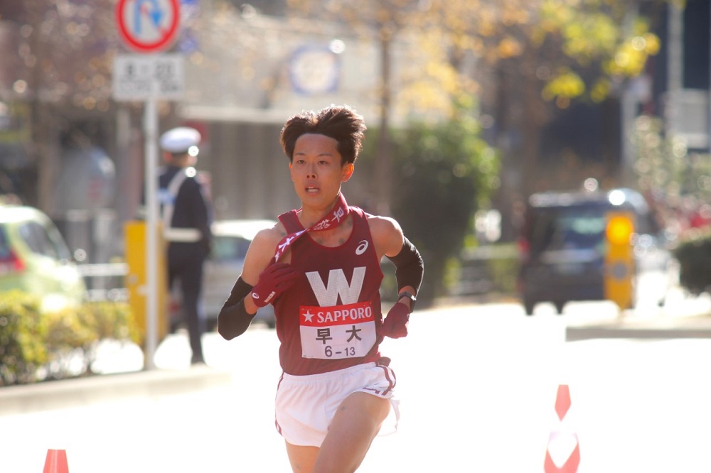 The Hakone Ekiden relay race is run over two days and takes place in cool, winter weather. (ANJ/Pierre Boutier)