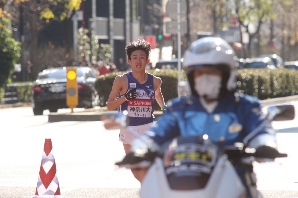 The Hakone Ekiden relay race is run over two days and takes place in cool, winter weather. (ANJ/Pierre Boutier)