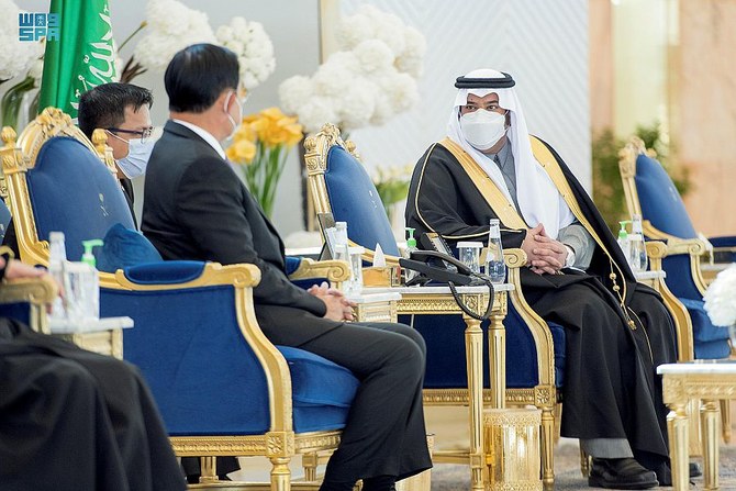 Upon arrival at the King Khalid International Airport, Chan-ocha was received by the deputy emir of Riyadh, Prince Mohamed bin Abdel Rahman. (SPA)