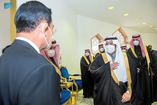 Upon arrival at the King Khalid International Airport, Chan-ocha was received by the deputy emir of Riyadh, Prince Mohamed bin Abdel Rahman. (SPA)