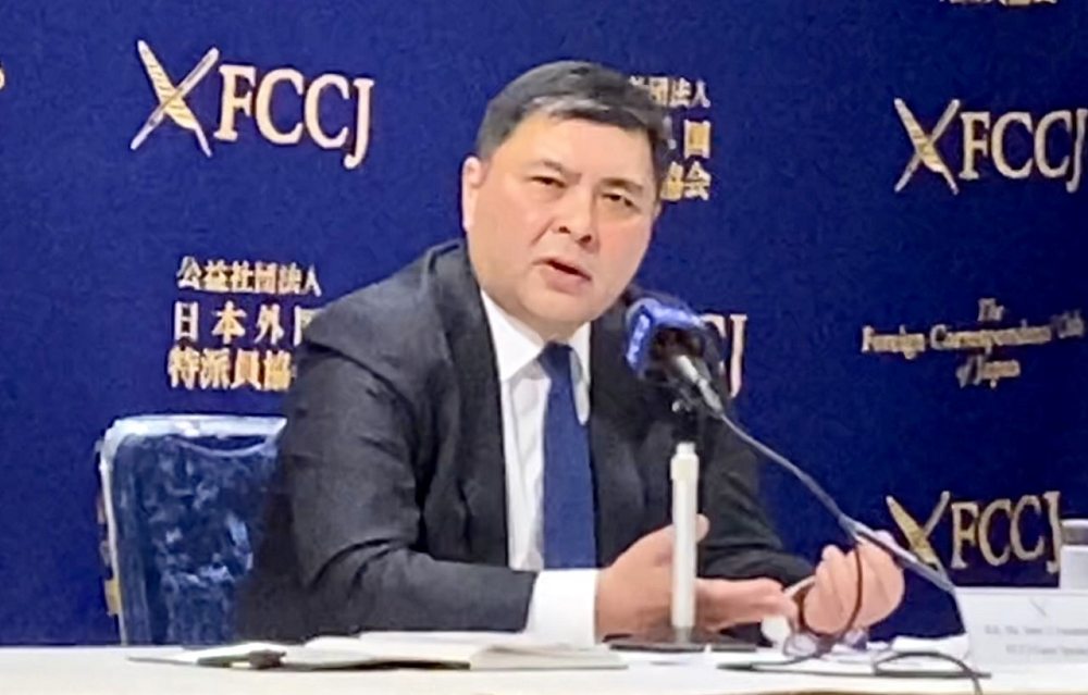 Sabr Yessimbekov, Ambassador of Kazakhstan to Japan, speaks at a press conference in Tokyo. (ANJ)