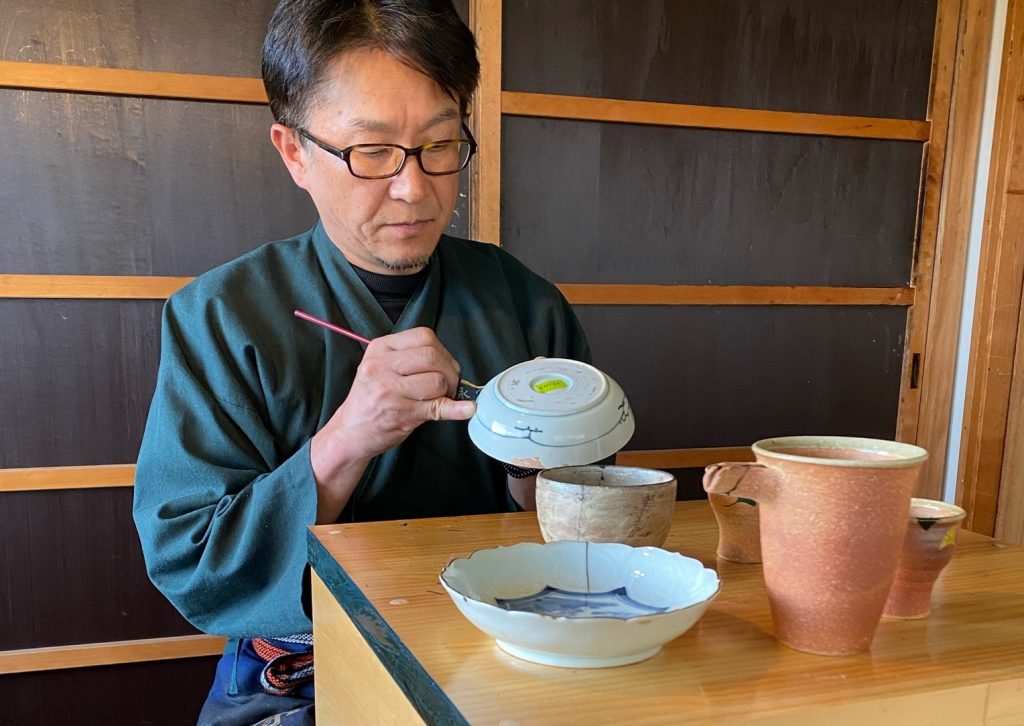 Kintsugi,Bowl.,Gold,Cracks,Restoration,On,Old,Japanese,Pottery