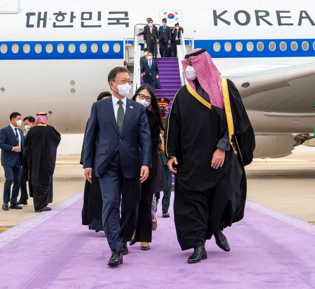 South Korean President Moon Jae-in arrived in Riyadh and was received by Saudi Crown Prince Mohammed bin Salman on January 18, 2022.