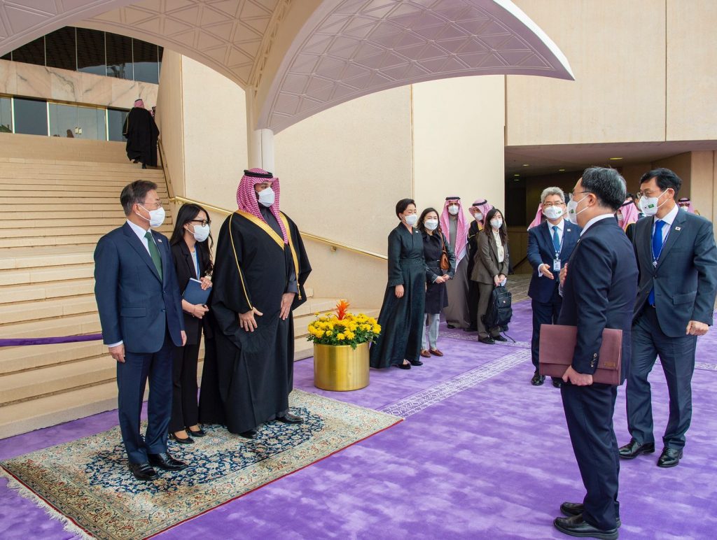 South Korean President Moon Jae-in arrived in Riyadh and was received by Saudi Crown Prince Mohammed bin Salman on January 18, 2022.