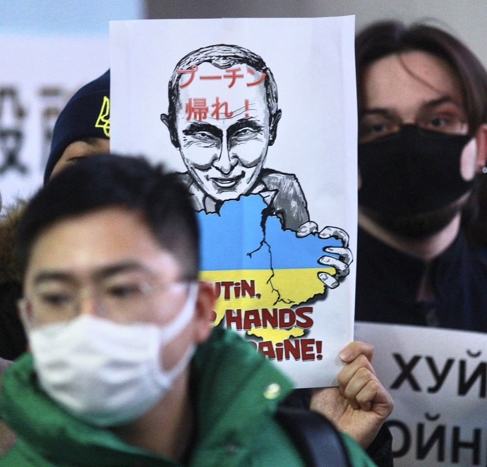 Ukrainian residents living in Japan protested against the Russian invasion of their country and demanded an immediate end to the military operation. (ANJ/ Pierre Boutier)