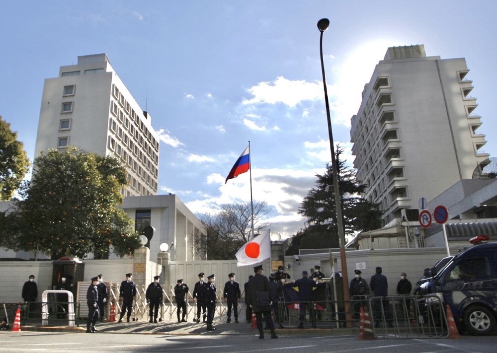 Japanese nationalists in their military uniform shouting and reading anti Russia slogans and statements at the Russian Embassy in Tokyo. (ANJ/Pierre Boutier)
