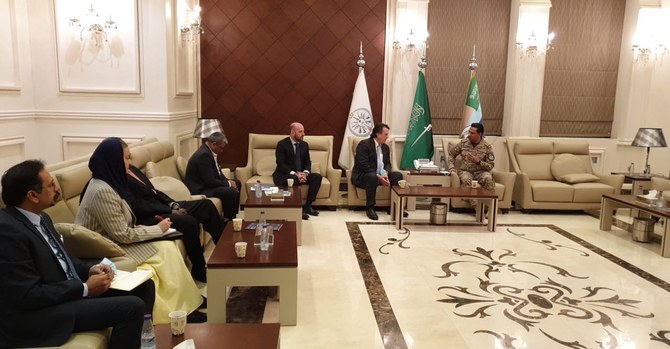Coalition spokesman Brigadier General Turki Al-Malki hosts UN Resident and Humanitarian Coordinator for Yemen David Gressly in Riyadh. (SPA)