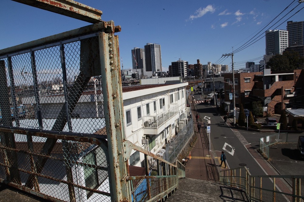 A footbridge built in 1929 in Tokyo, with connections to a famous writer, is in danger of being dismantled. (ANJ)