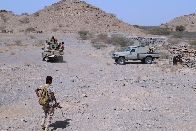 Yemeni pro-government fighters man a position against the Houthi militia in Yemen’s Hajjah province on Feb. 4, 2022. (AFP)