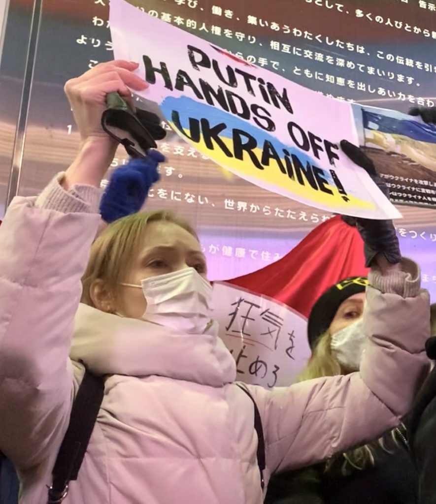 Ukrainian residents living in Japan protested against the Russian invasion of their country and demanded an immediate end to the military operation. (ANJ/ Pierre Boutier)