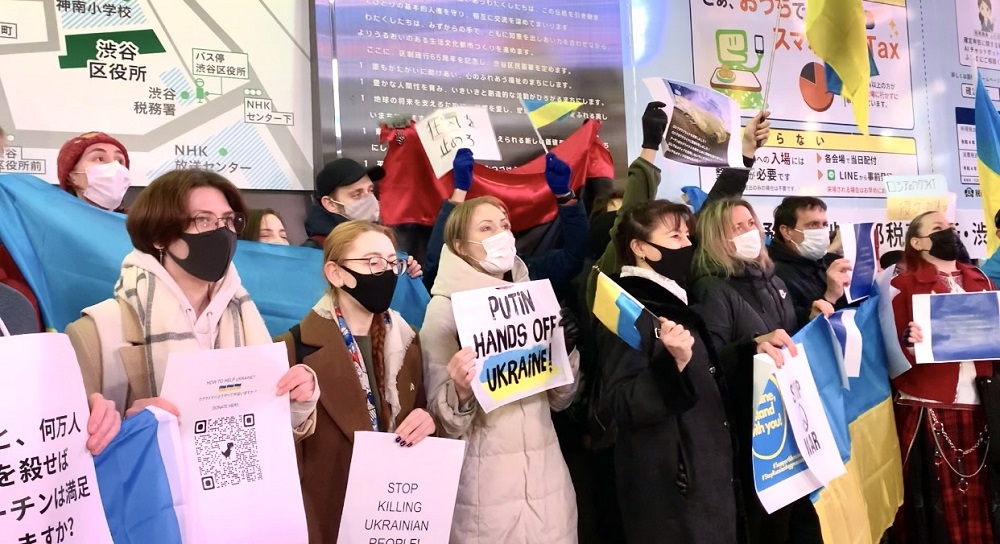 Ukrainian residents living in Japan protested against the Russian invasion of their country and demanded an immediate end to the military operation. (ANJ/ Pierre Boutier)