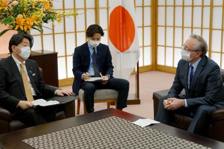Japan's Foreign Minister Yoshimasa Hayashi (left) speaks to Russian ambassador to Japan Mikhail Galuzin (right) in Tokyo on February 24, 2022 after Japan summoned the latter to lodge a protest against invasion of Ukraine. (Photo by JIJI PRESS / AFP)