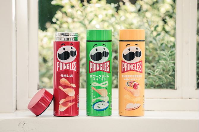 There are two sizes including the 300ml for ¥2,420 and a smaller 250ml, the tumblers also feature three different flavour designs including cheese, sour cream and onion, and a salt flavour. (HMV & Books)