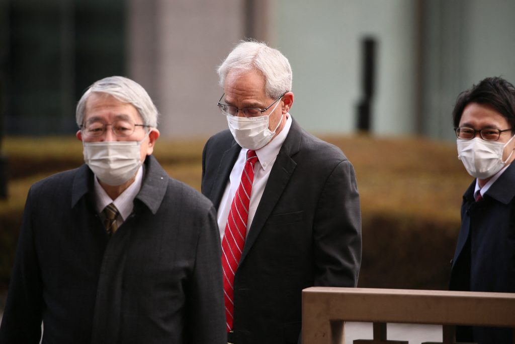 Former Nissan executive Greg Kelly, who is charged with financial misconduct, enters the Tokyo district court to receive his verdict, in Tokyo on March 3, 2022.  (AFP)