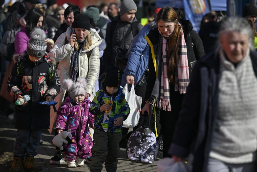 On Tuesday, Prime Minister KISHIDA Fumio instructed Justice Minister FURUKAWA Yoshihisa and Foreign Minister HAYASHI Yoshimasa to make full preparations for an expected increase in Ukrainians arriving in Japan. (AFP)