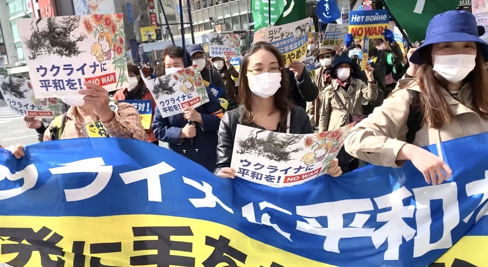 Thousands of demonstrators, mostly from Japanese anti-nuclear and peace movements, took to the streets in central Tokyo to protest the war in Ukraine. (ANJ/ Pierre Boutier) 