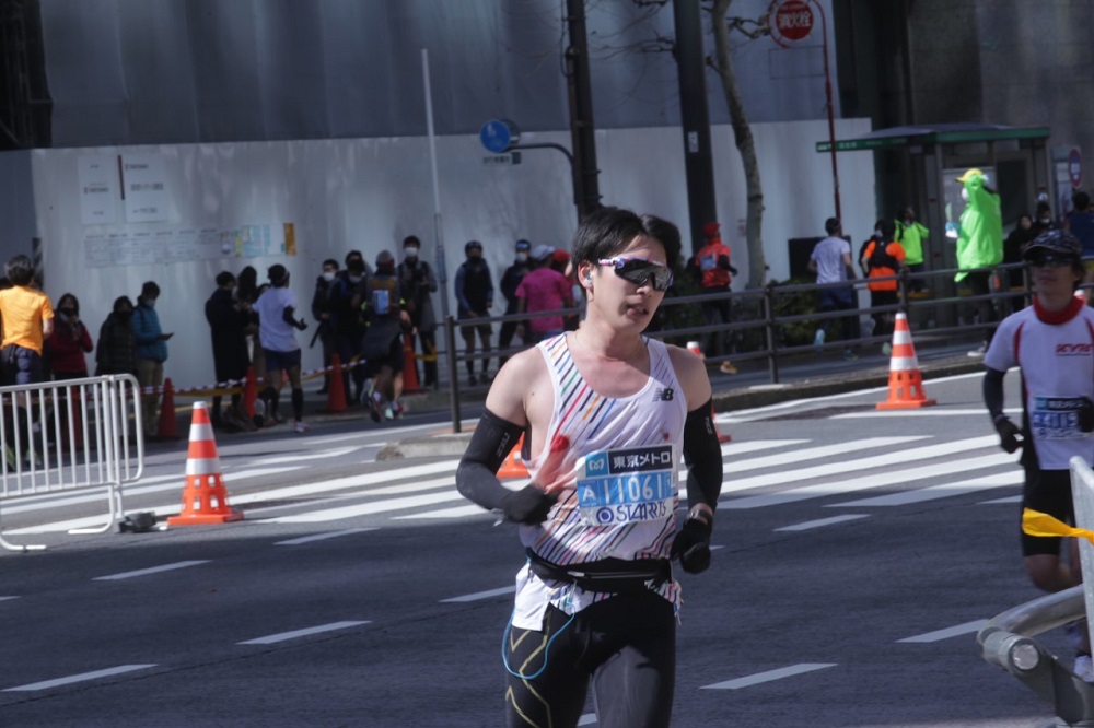 About 19,200 marathon runners set off from Tokyo City Hall to Tokyo Station. (ANJ)