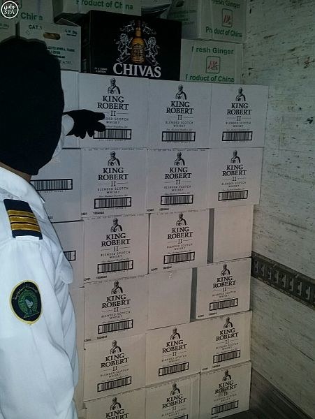 An illegal alcohol shipment seized by Saudi Customs. (SPA)