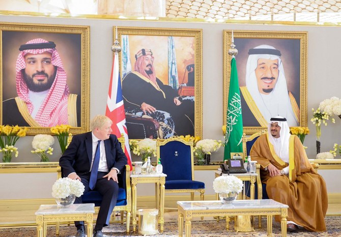 Boris Johnson later flew to Saudi Arabia where he was greeted by Deputy Governor of the Riyadh Region, Prince Mohammed bin Abdulrahman bin Abdul Aziz. (SPA)