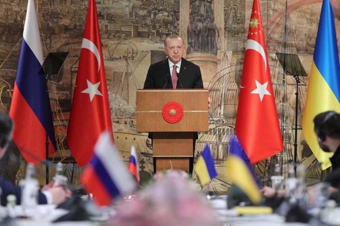 Turkish President Tayyip Erdogan addresses Russian and Ukrainian negotiators before their face-to-face talks in Istanbul, Turkey March 29, 2022. (Reuters)