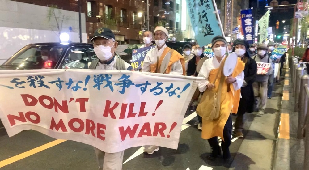 About 1,800 Japanese and other peace supporters marched in Tokyo, denouncing the killings in Bucha city and calling for an end to the war in Ukraine. (ANJ /Pierre Boutier)