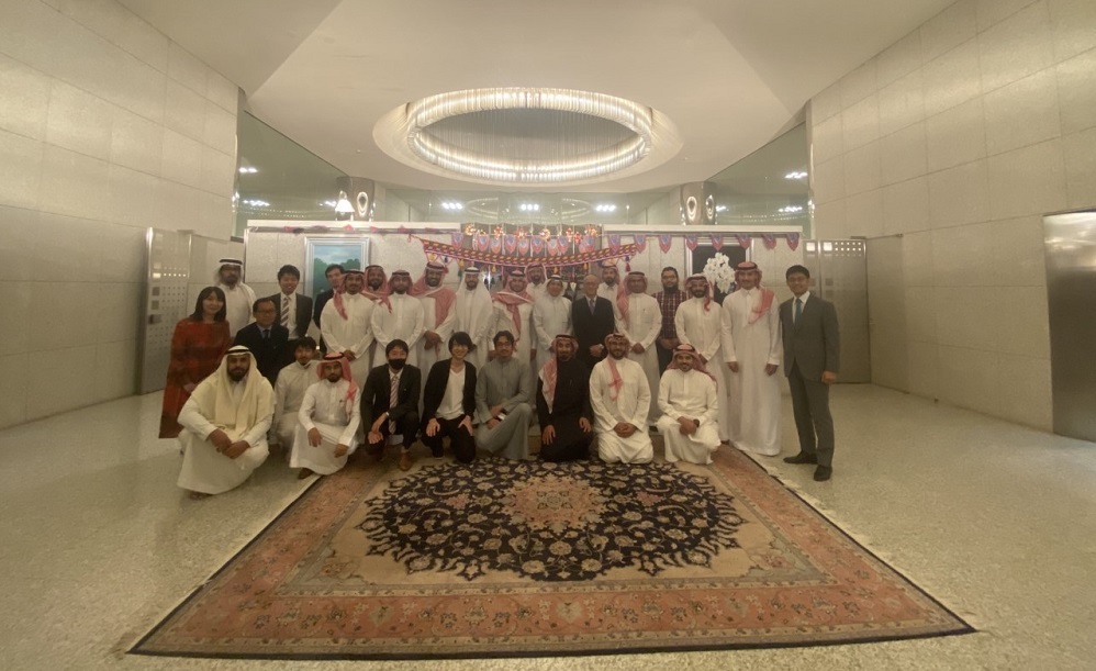 The Japanese Ambassador to Saudi Arabia Iwai Fumio and his wife hosted a Ramadan iftar at his residence where alumni of Japanese universities and friends of Japan in Saudi Arabia were invited.