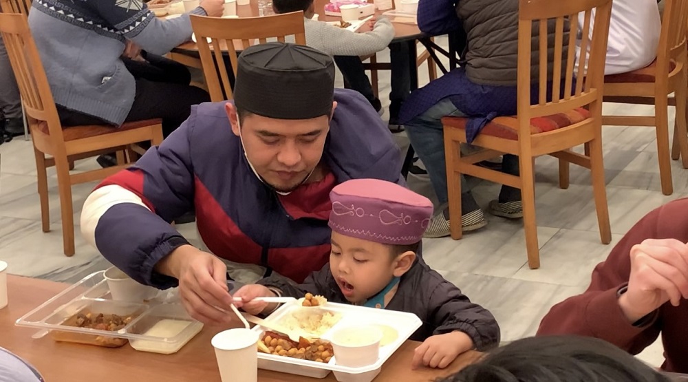 Muslims of different nationalities on Wednesday observed Iftar at the Tokyo Mosque located in the Yoyogi district. (ANJ / Pierre Boutier)