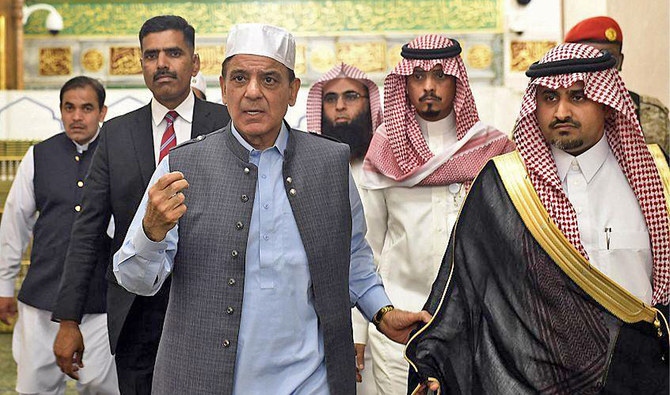 Prime Minister of Pakistan, Mohammad Shehbaz Sharif (left), is pictured during his visit to the Prophet’s Mosque, Madinah, Saudi Arabia, on April 28, 2022. (SPA photo)
