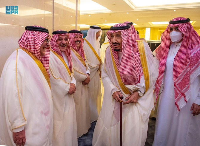 King Salman arrived at Al-Safa Palace in Makkah from Jeddah on Friday night. (SPA)