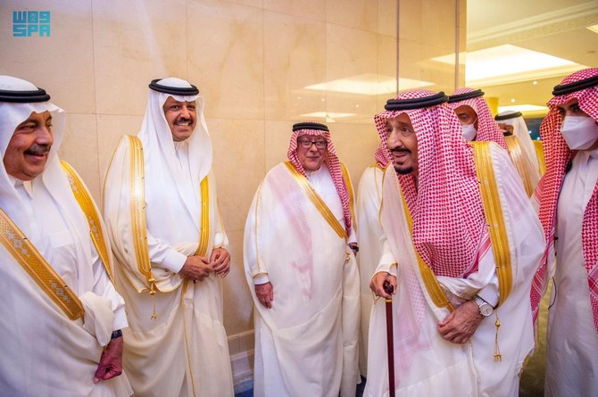 King Salman arrived at Al-Safa Palace in Makkah from Jeddah on Friday night. (SPA)