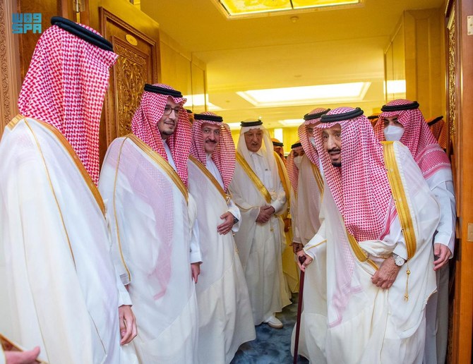 King Salman arrived at Al-Safa Palace in Makkah from Jeddah on Friday night. (SPA)