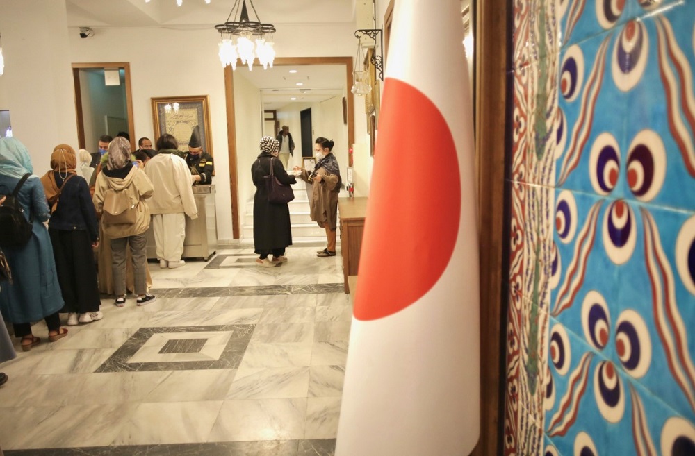 Muslims of different nationalities on Wednesday observed Iftar at the Tokyo Mosque located in the Yoyogi district. (ANJ / Pierre Boutier)