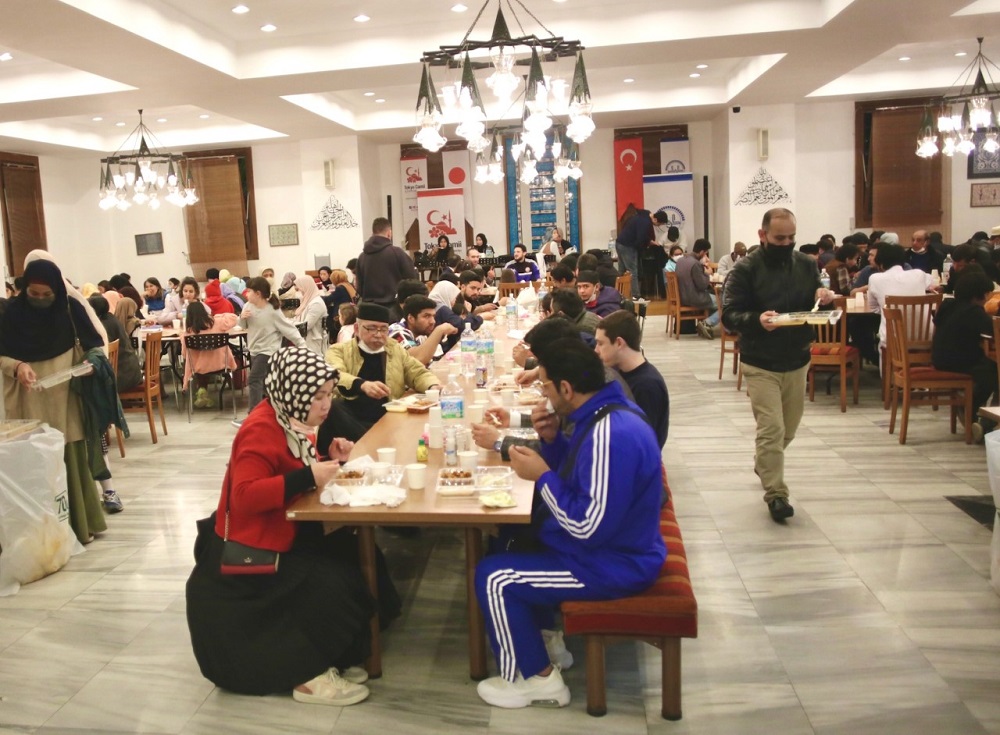 Muslims of different nationalities on Wednesday observed Iftar at the Tokyo Mosque located in the Yoyogi district. (ANJ / Pierre Boutier)