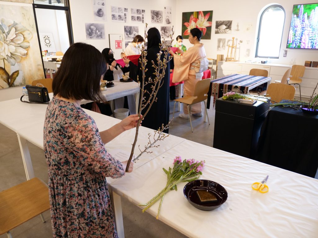 The workshop was the first collaboration between The UAE’s Ohara School of Ikebana & 