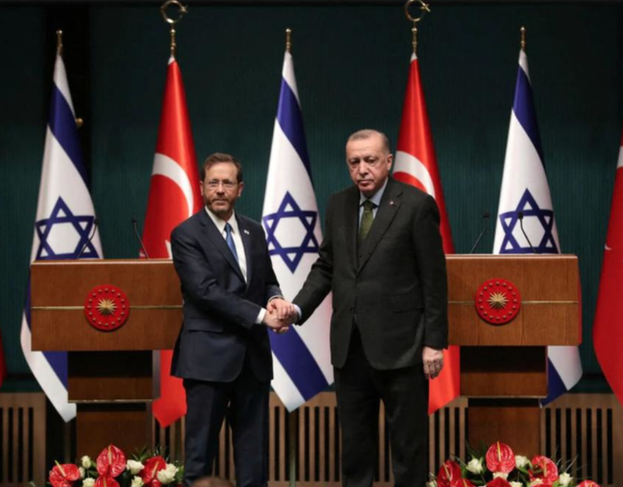 Turkish President Tayyip Erdogan and his Israeli counterpart Isaac Herzog shake hands during a joint news conference in Ankara, Turkey March 9, 2022. (Reuters)