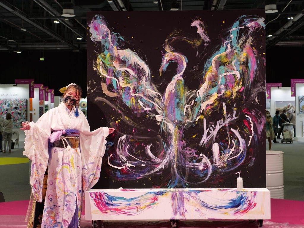 Koyuki created the ‘one of the kind technique’ where she uses out different kinds of sugar and make artworks with them. 