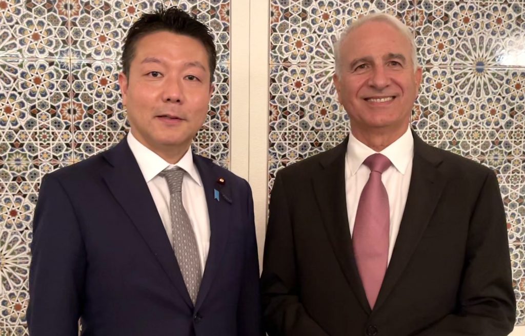 Moroccan ambassador to Japan, Rachad Bouhlal and HONDA Taro, Parliamentary Vice-Minister for Foreign Affairs. (ANJP Photo)