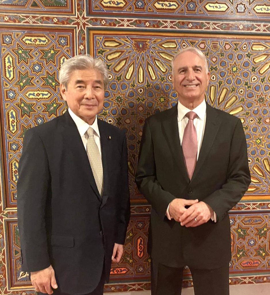 Moroccan ambassador to Japan, Rachad Bouhlal and former Foreign Minister NAKASONE Yasuhiro, President of the Japan-Morocco Parliamentary Friendship Association. (ANJP Photo)