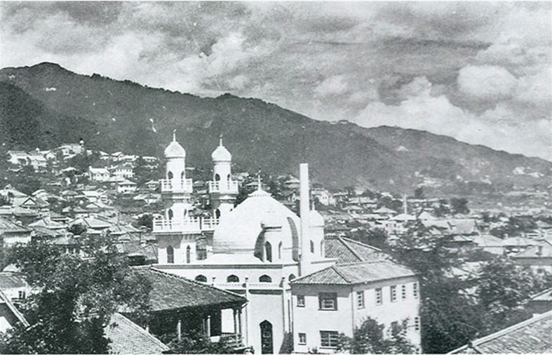 The mosque was constructed in 1935 by Czech architect Jan Josef Švagr. (Kobe Muslim Mosque)