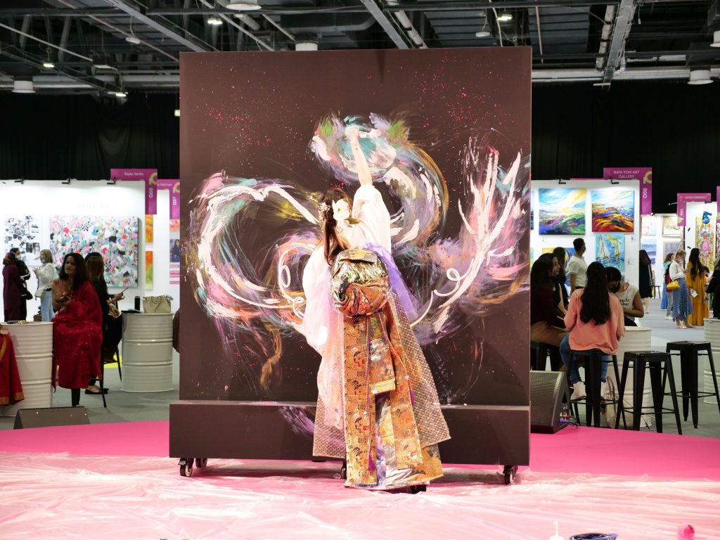 Koyuki created the ‘one of the kind technique’ where she uses out different kinds of sugar and make artworks with them. 