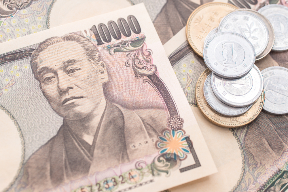 The yen's weakness against the dollar reflects an anticipation for wider interest rate differentials between Japan and the United States. (Shutterstock)