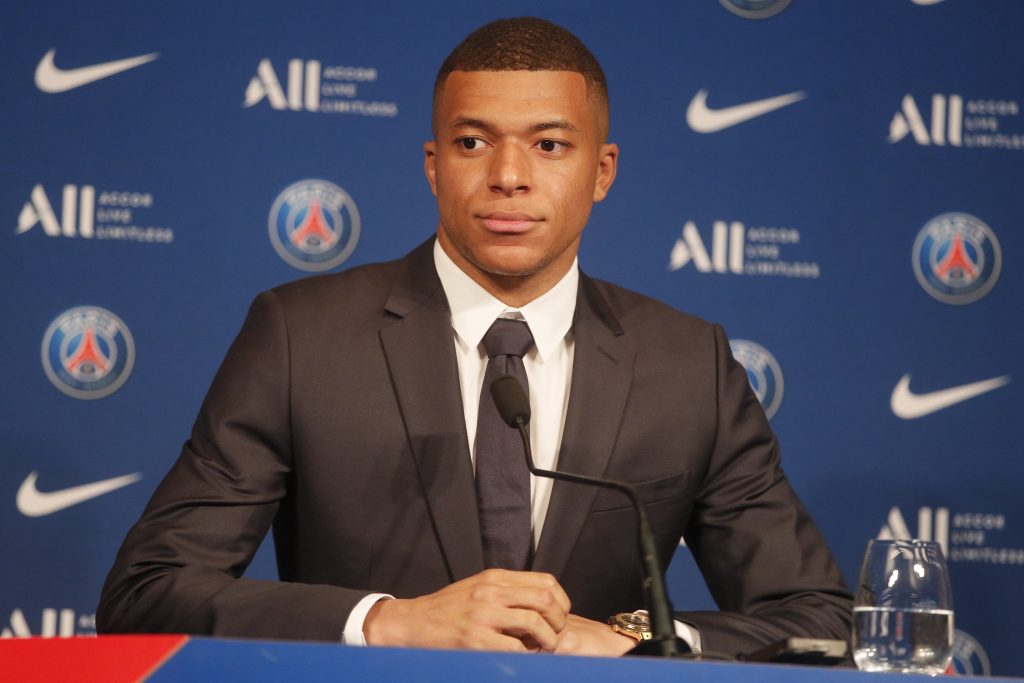 PSG striker Kylian Mbappe arrives for a press conference at the Paris des Princes stadium in Paris, May. 23, 2022. (File photo/AP)