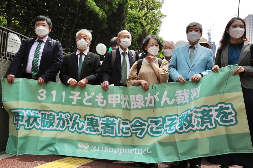 Around 100 people, many from the Fukushima region, attended the oral argument of a young woman who contracted thyroid problems following the Fukushima nuclear disaster. (ANJ / Pierre Boutier)