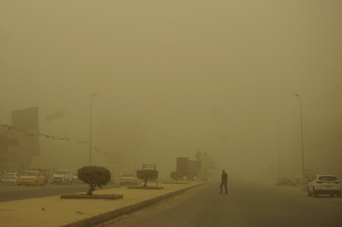 More than 1,000 Iraqis were rushed to hospital with respiratory ailments due to a sandstorm. (AFP)